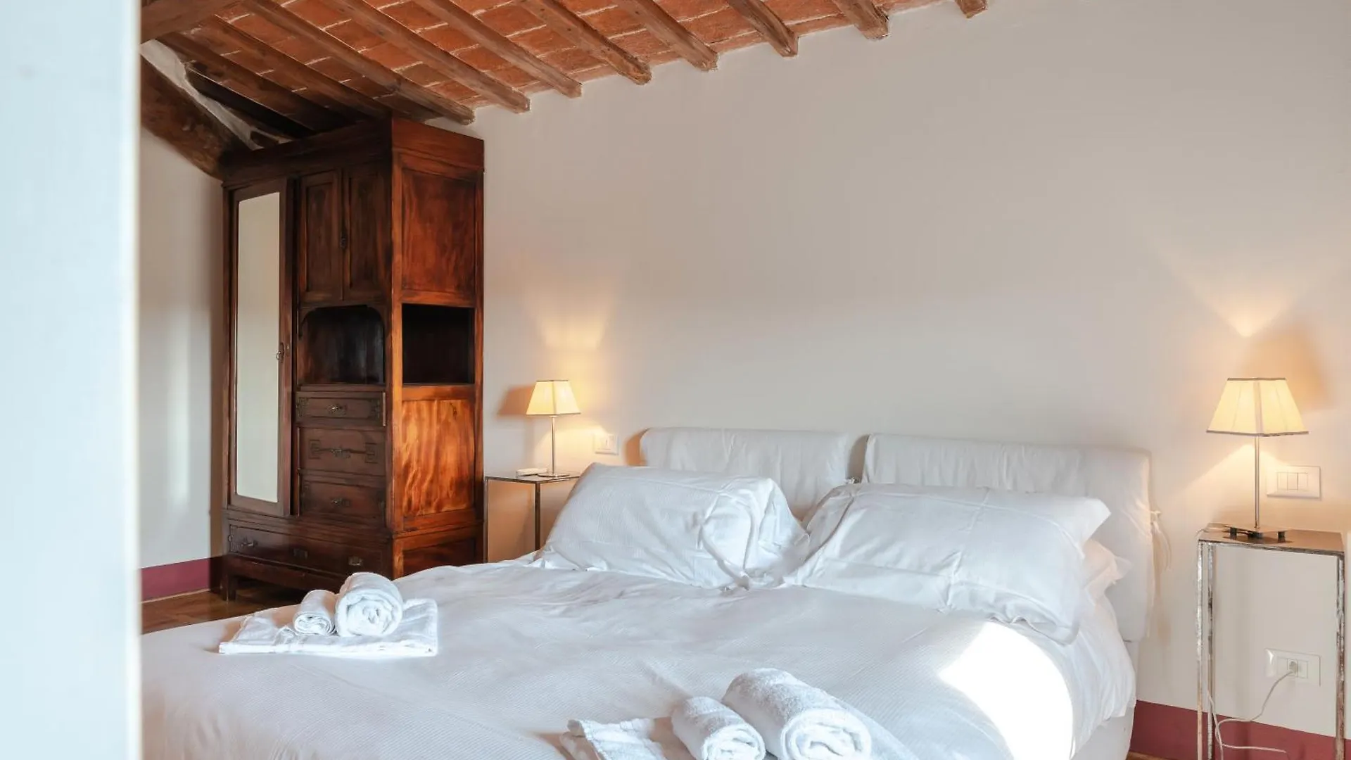 Borgo Syrah Villa Cortona Italy